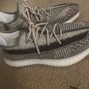 Yeezy 350 v2 zyon